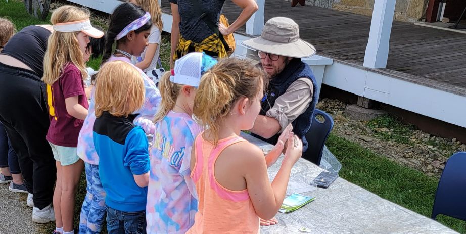 Kids at Fort Snelling doing archeology crafts